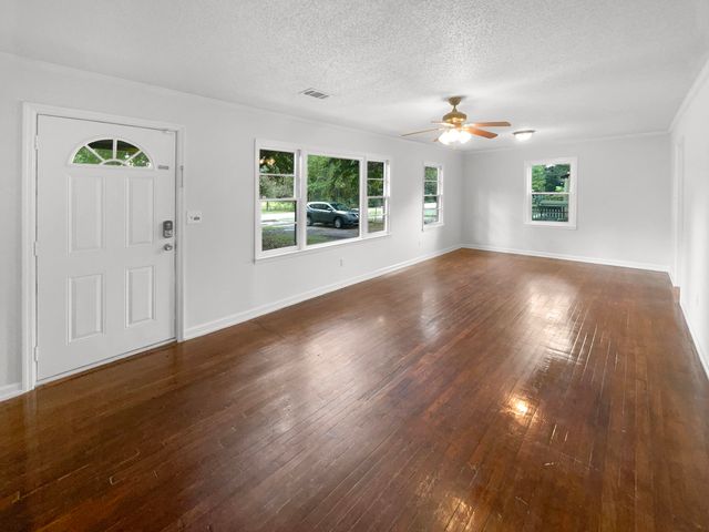 302 Embassy Drive, Summerville, SC 29483