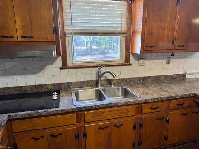 3715 Magnolia DR, Portsmouth, VA 23703