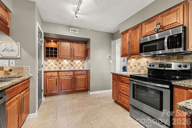 6614 Point Comfort Lane, Charlotte, NC 28226