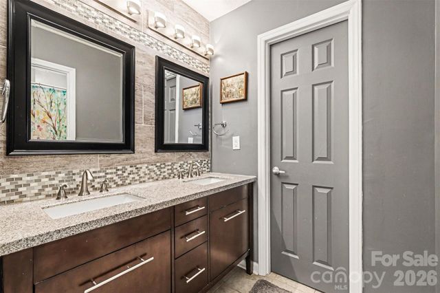 6614 Point Comfort Lane, Charlotte, NC 28226