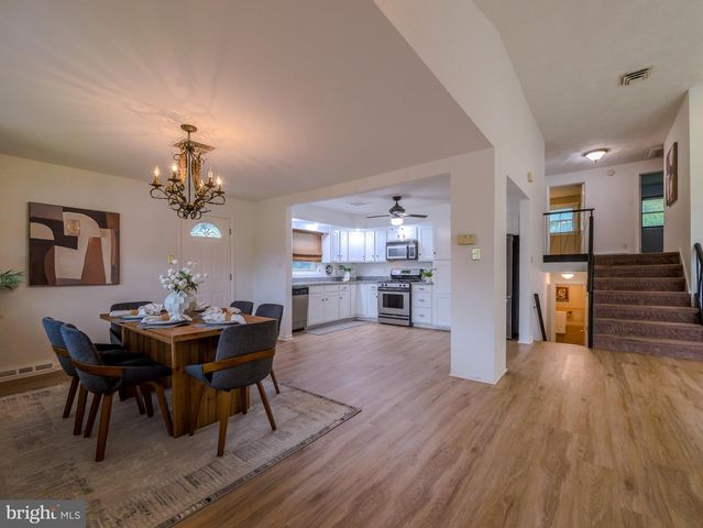409 REDHILL DR, Broomall, PA 19008