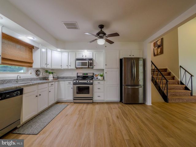 409 REDHILL DR, Broomall, PA 19008