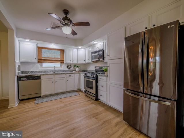 409 REDHILL DR, Broomall, PA 19008