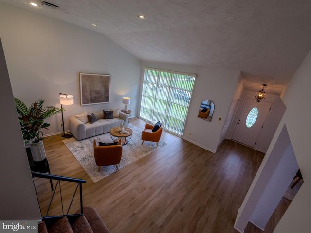 409 REDHILL DR, Broomall, PA 19008