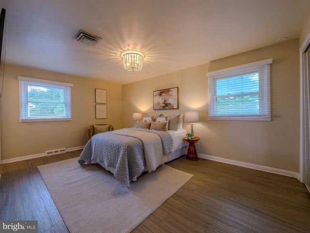409 REDHILL DR, Broomall, PA 19008