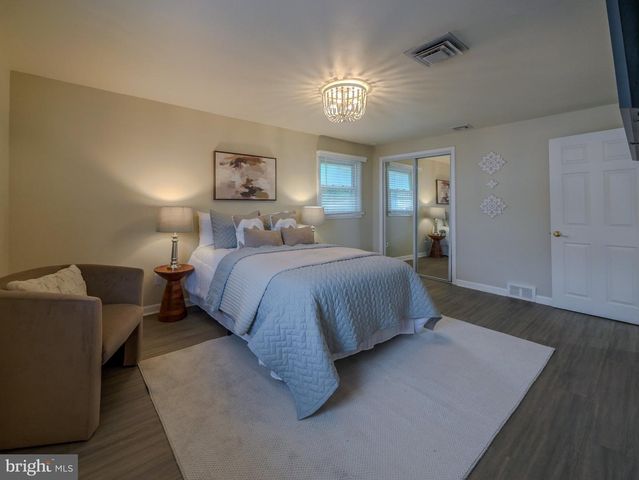 409 REDHILL DR, Broomall, PA 19008