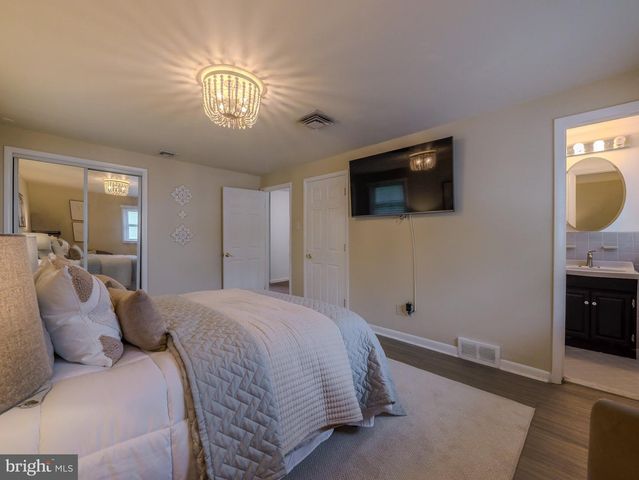 409 REDHILL DR, Broomall, PA 19008