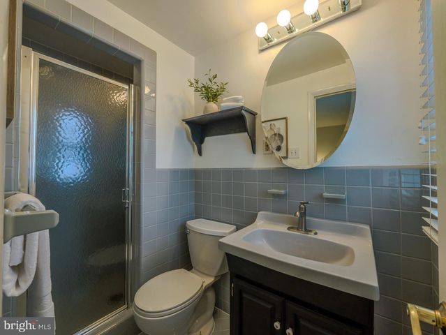 409 REDHILL DR, Broomall, PA 19008