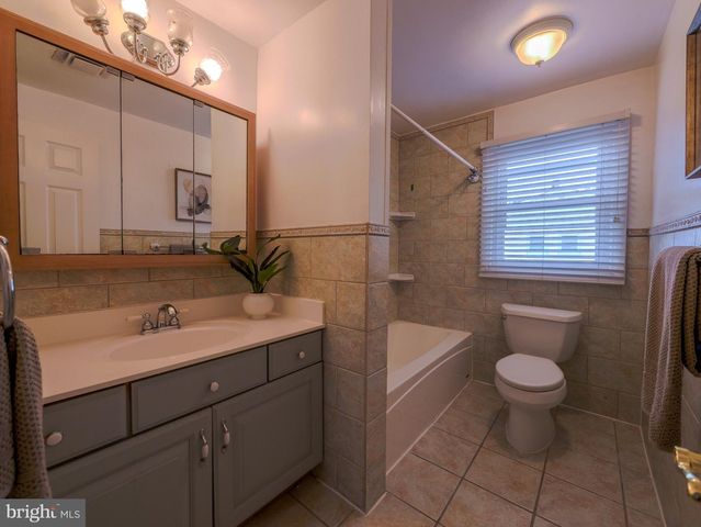 409 REDHILL DR, Broomall, PA 19008
