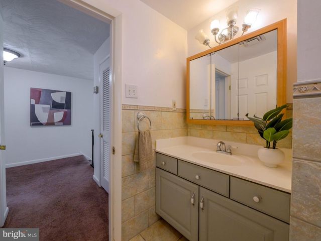409 REDHILL DR, Broomall, PA 19008