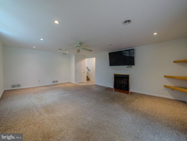 409 REDHILL DR, Broomall, PA 19008