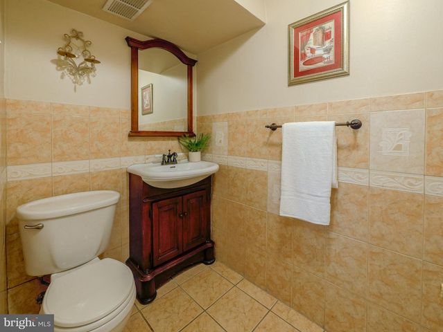 409 REDHILL DR, Broomall, PA 19008