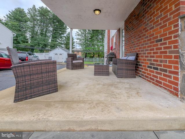 409 REDHILL DR, Broomall, PA 19008