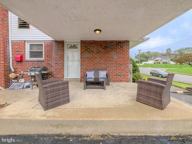 409 REDHILL DR, Broomall, PA 19008