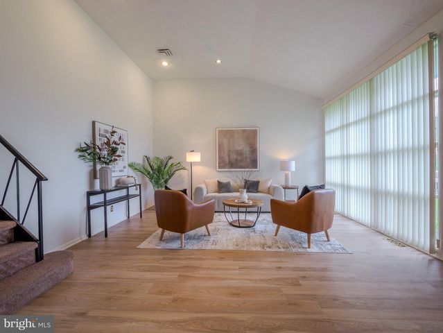 409 REDHILL DR, Broomall, PA 19008