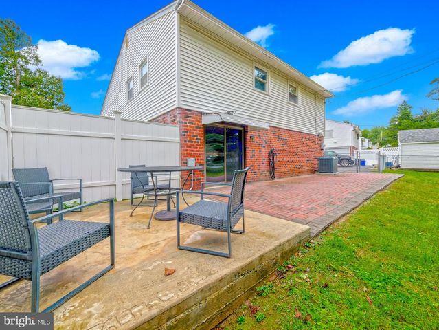 409 REDHILL DR, Broomall, PA 19008