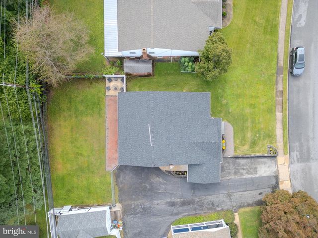 409 REDHILL DR, Broomall, PA 19008