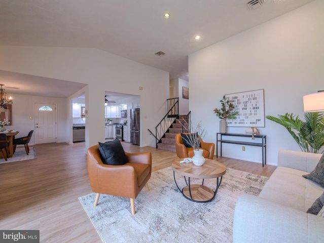 409 REDHILL DR, Broomall, PA 19008