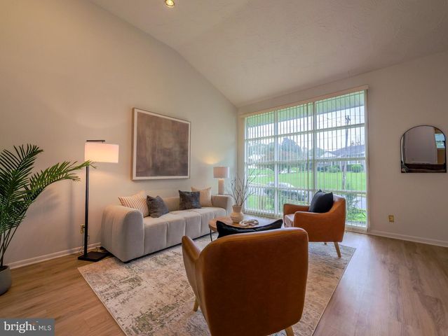 409 REDHILL DR, Broomall, PA 19008