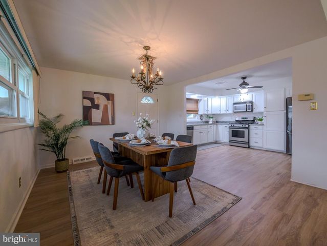 409 REDHILL DR, Broomall, PA 19008