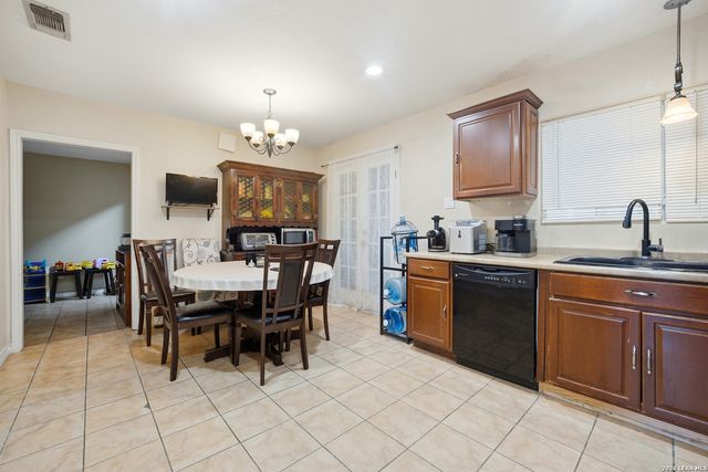 10715 LAZY OAKS DR, San Antonio, TX 78217