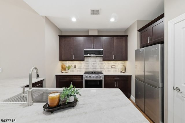9 Coneflower Ct, Allamuchy Twp., NJ 07840