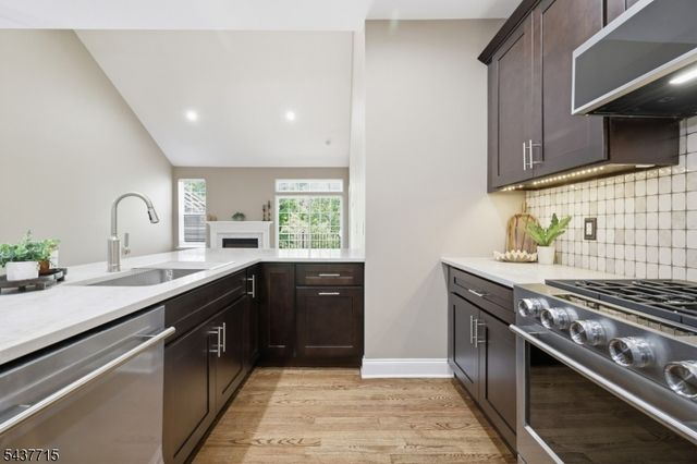 9 Coneflower Ct, Allamuchy Twp., NJ 07840