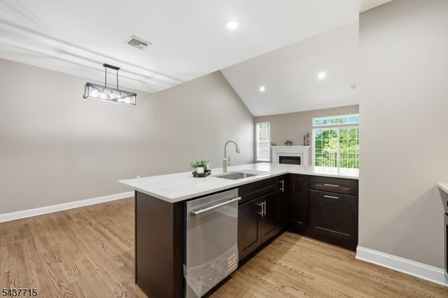 9 Coneflower Ct, Allamuchy Twp., NJ 07840