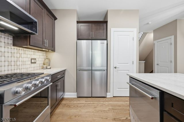 9 Coneflower Ct, Allamuchy Twp., NJ 07840