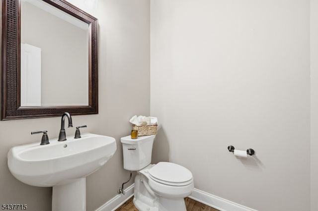9 Coneflower Ct, Allamuchy Twp., NJ 07840