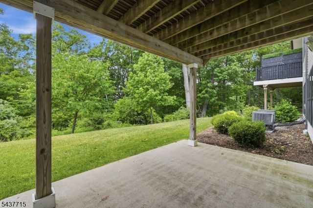 9 Coneflower Ct, Allamuchy Twp., NJ 07840