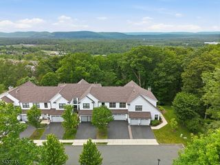 9 Coneflower Ct, Allamuchy Twp., NJ 07840