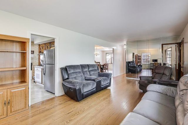 3N425 HOWARD Avenue, Elmhurst, IL 60126