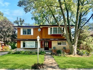 3N425 HOWARD Avenue, Elmhurst, IL 60126