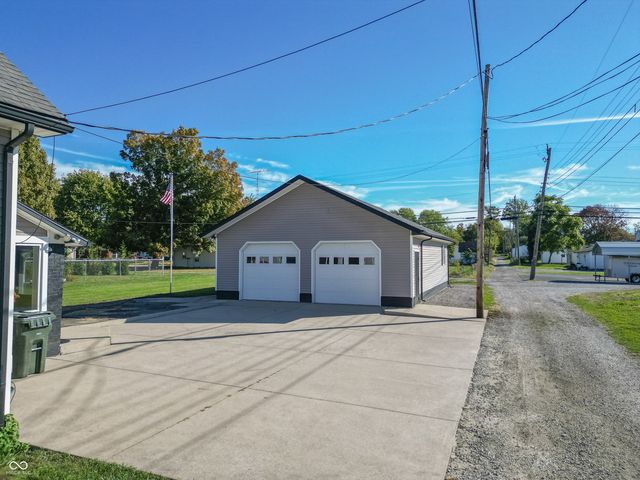 729 Harrison Street, Hope, IN 47246