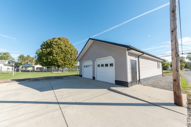 729 Harrison Street, Hope, IN 47246