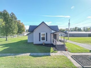 729 Harrison Street, Hope, IN 47246