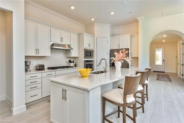 9280 Cormorant DR, Naples, FL 34120