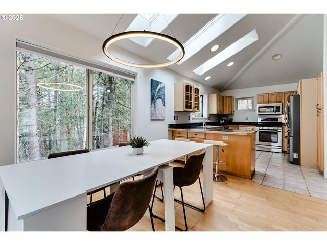 2736 KISMET Way, Eugene, OR 97405