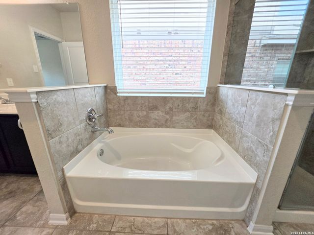 8931 Arundal Garden, Converse, TX 78109