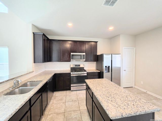 8931 Arundal Garden, Converse, TX 78109