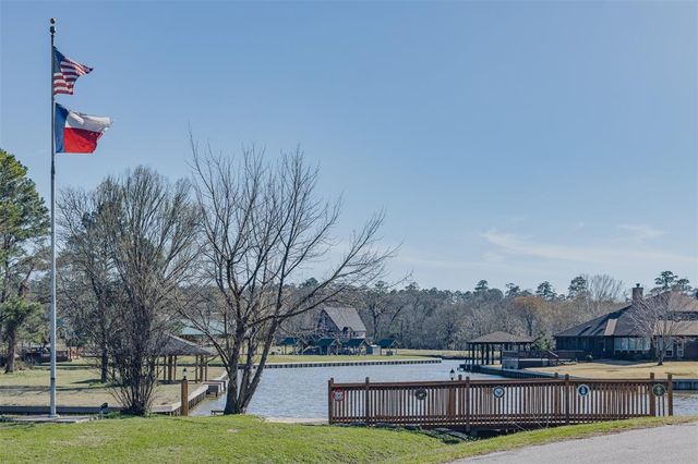 79 Hillsborough Drive, Huntsville, TX 77340