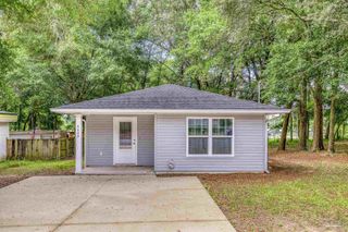 6609 Cedar St, Milton, FL 32570
