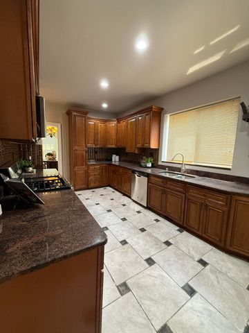 1646 W Chicago, Detroit, MI 48206