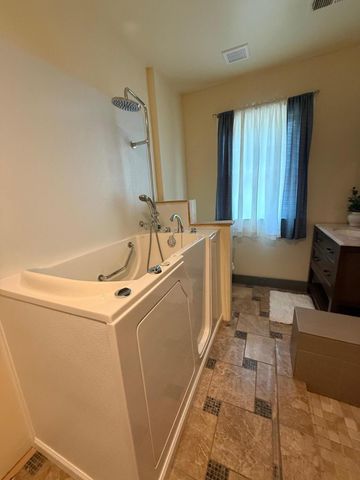 1646 W Chicago, Detroit, MI 48206