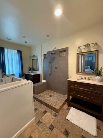 1646 W Chicago, Detroit, MI 48206