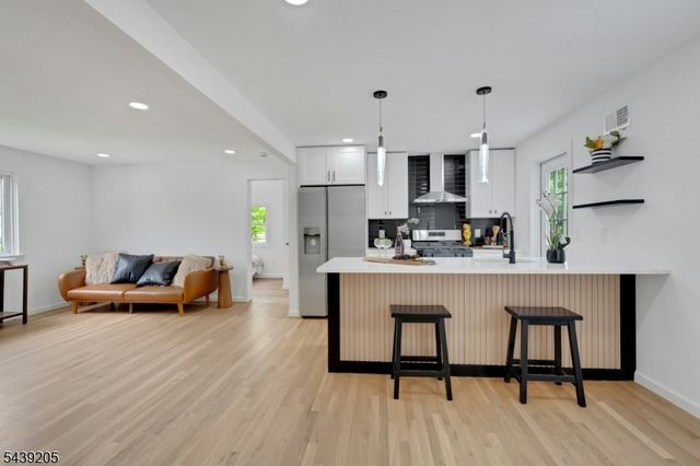 12 Lerome Pl, Teaneck Twp., NJ 07666