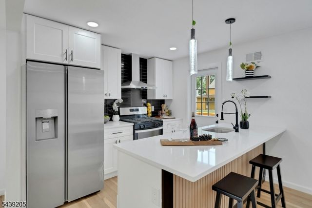 12 Lerome Pl, Teaneck Twp., NJ 07666