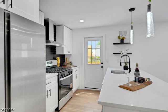 12 Lerome Pl, Teaneck Twp., NJ 07666
