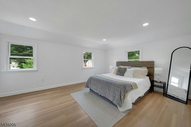 12 Lerome Pl, Teaneck Twp., NJ 07666